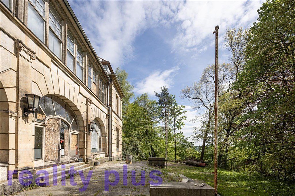 Prodej rodinného domu 1000 m², pozemek 8208 m² – fotografie 3