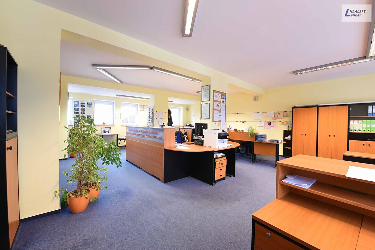 Pronájem kanceláře 173 m² – fotografie 3