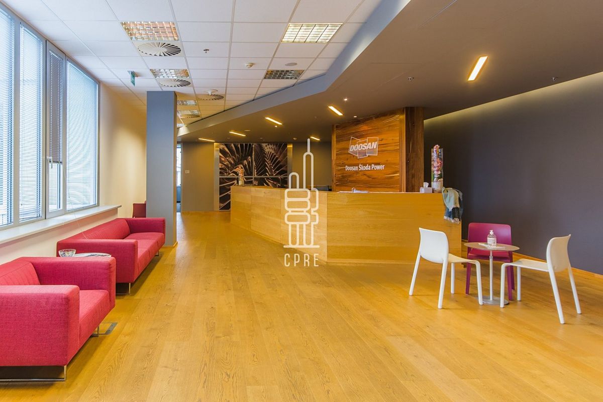 Pronájem kanceláře 898 m² – fotografie 4