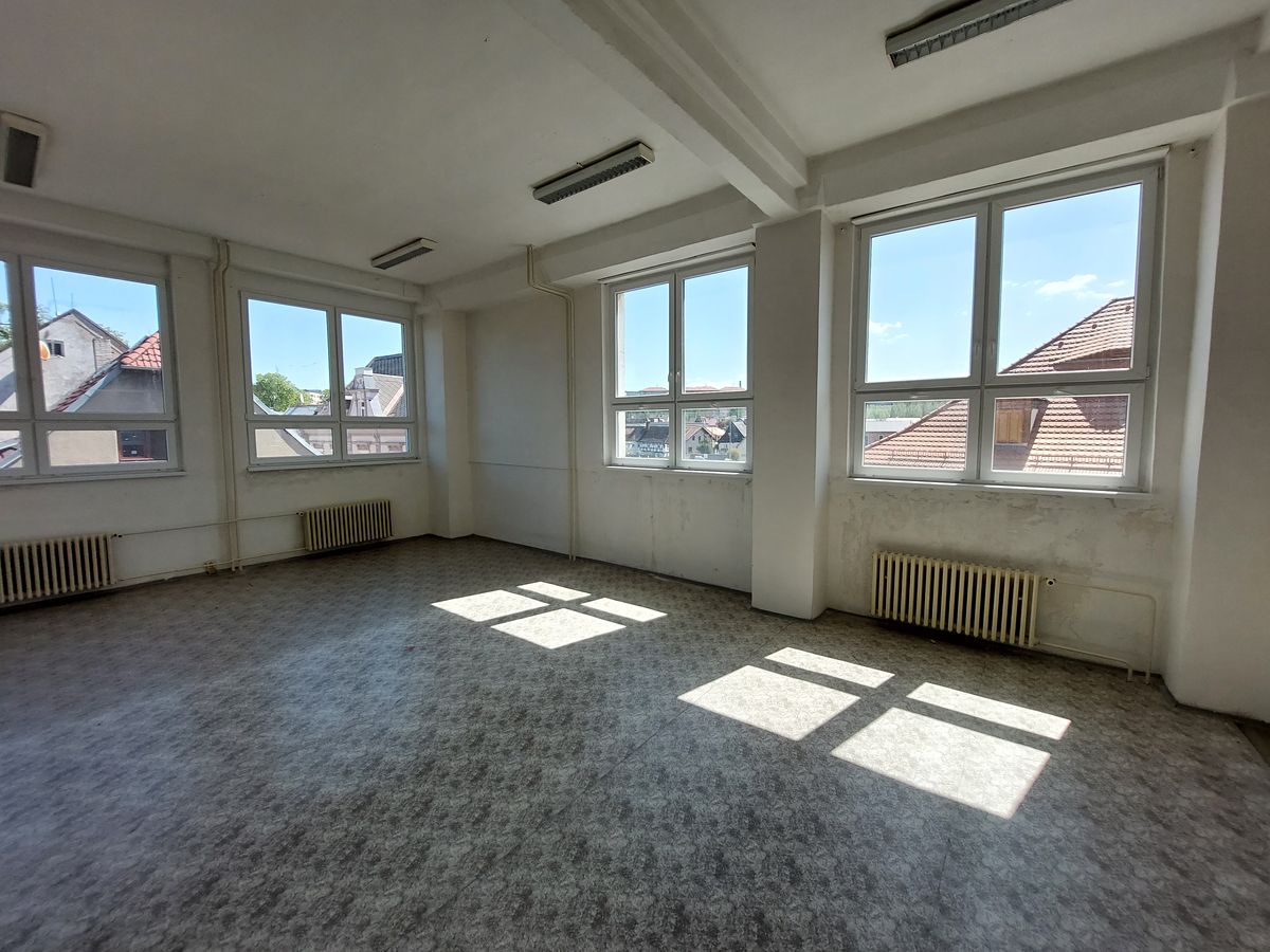 Pronájem kanceláře 35 m² – fotografie 2