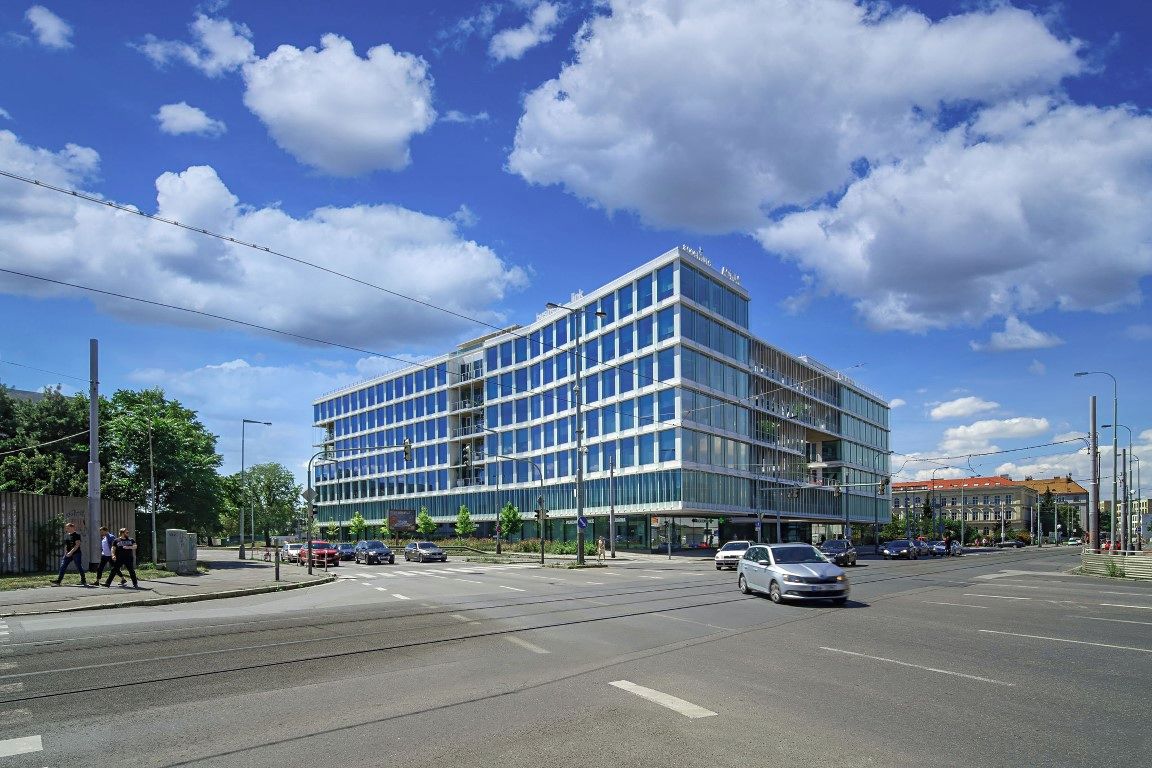 Pronájem kanceláře 648 m²