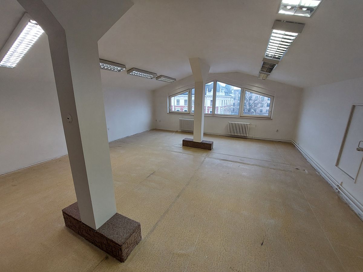 Pronájem kanceláře 175 m² – fotografie 2