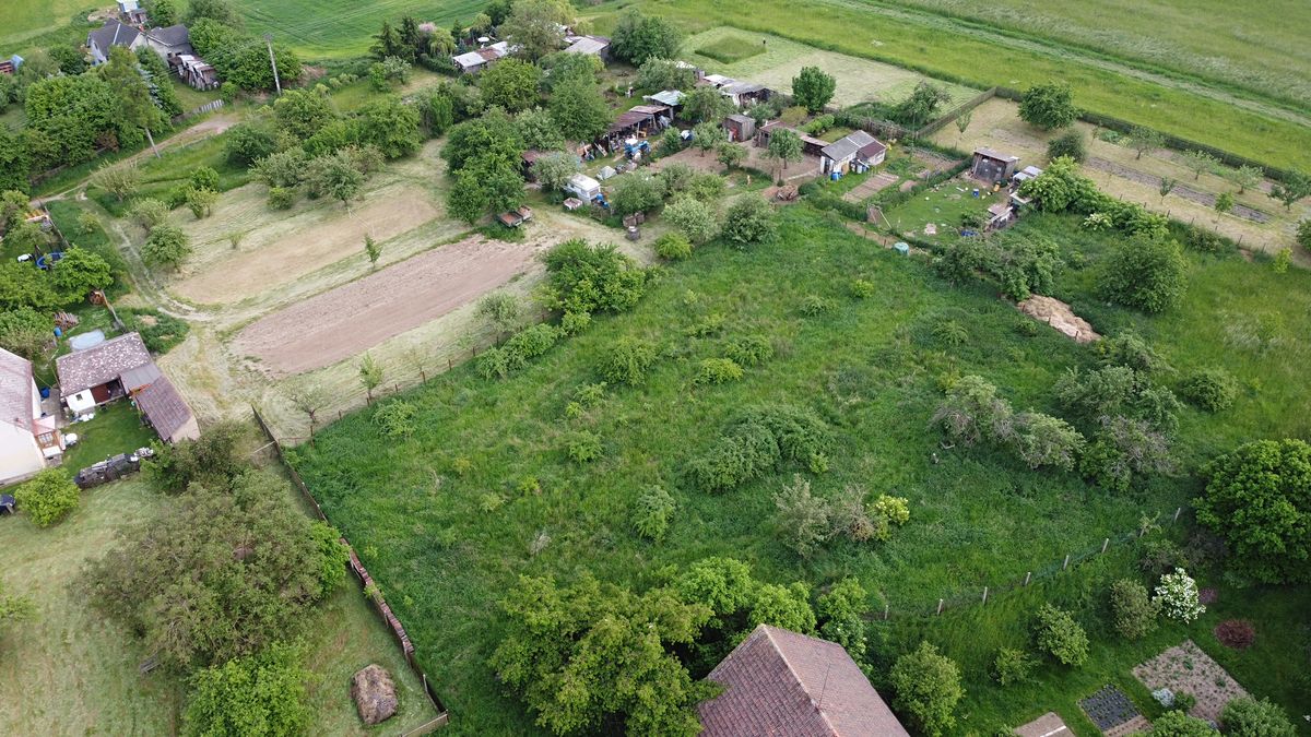 Prodej stavebního pozemku 552 m² – fotografie 2