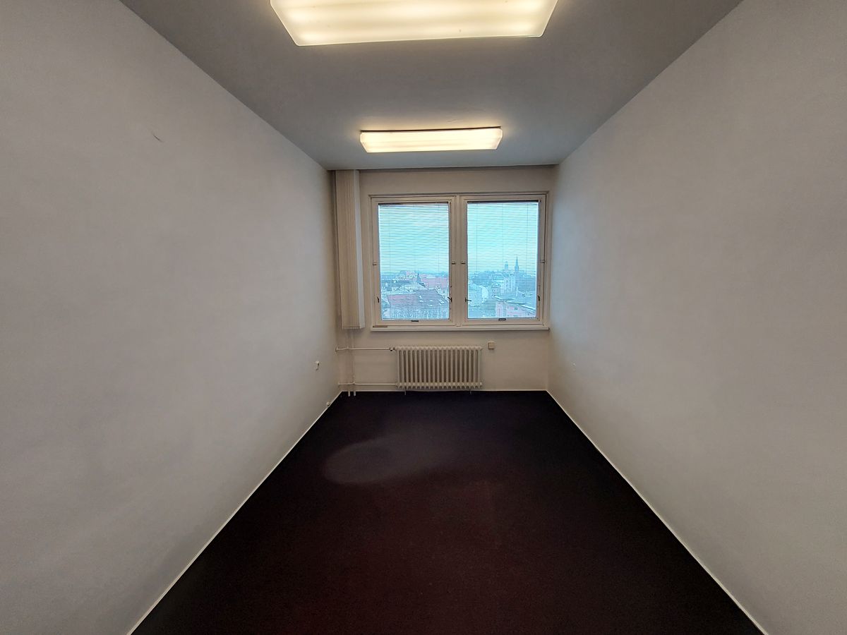 Pronájem kanceláře 20 m² – fotografie 3