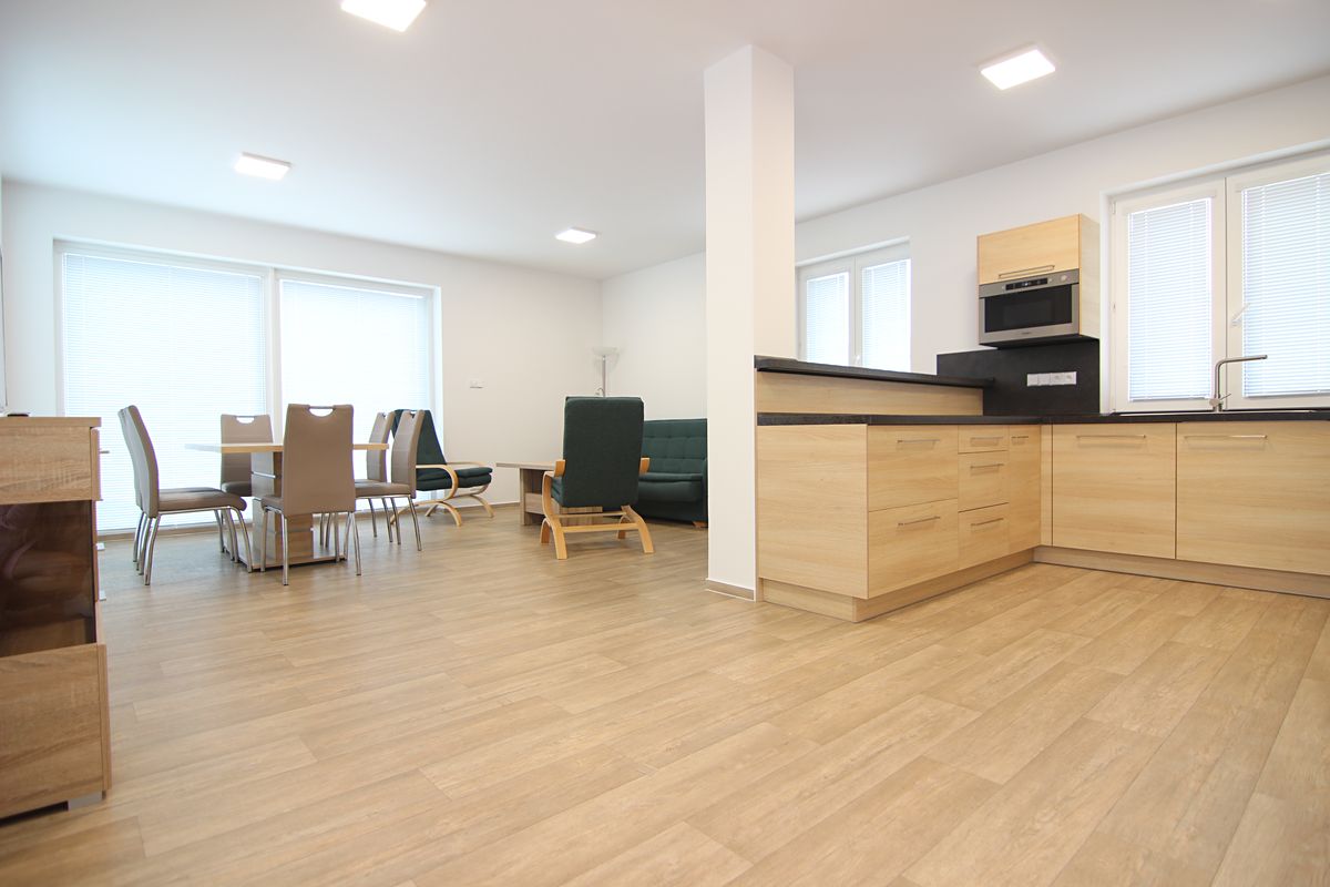 Prodej rodinného domu 225 m², pozemek 727 m² – fotografie 5