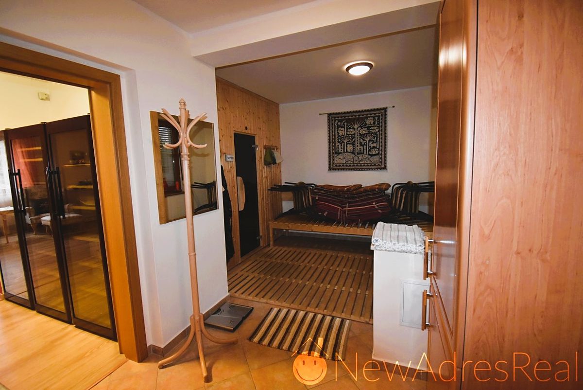 Prodej vily 220 m², pozemek 900 m² – fotografie 4