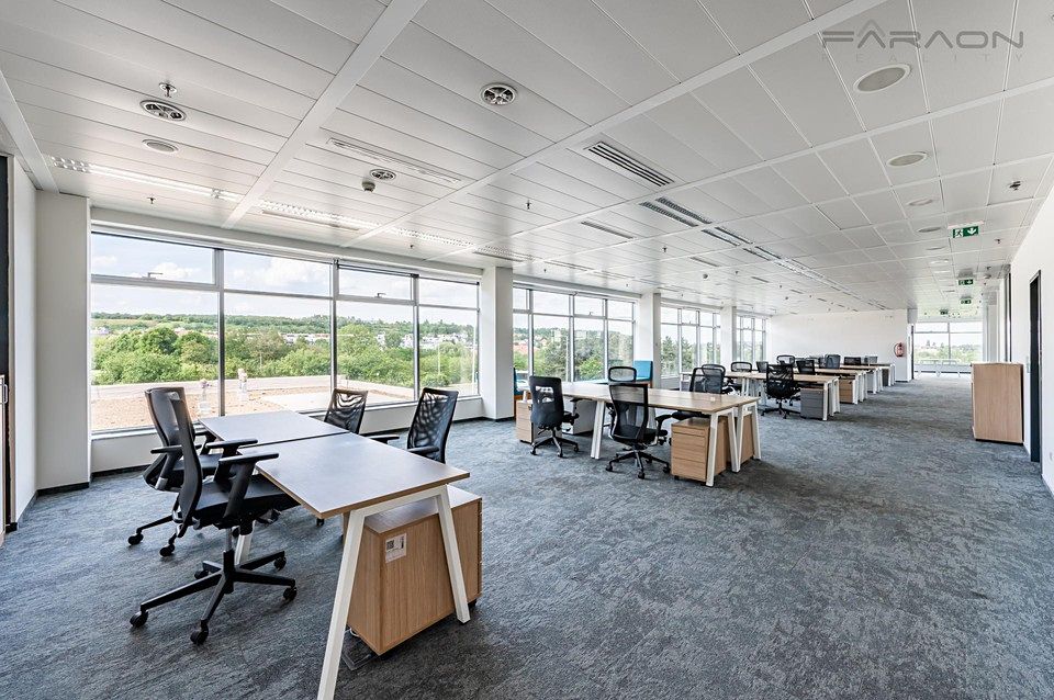 Pronájem kanceláře 924 m² – fotografie 4