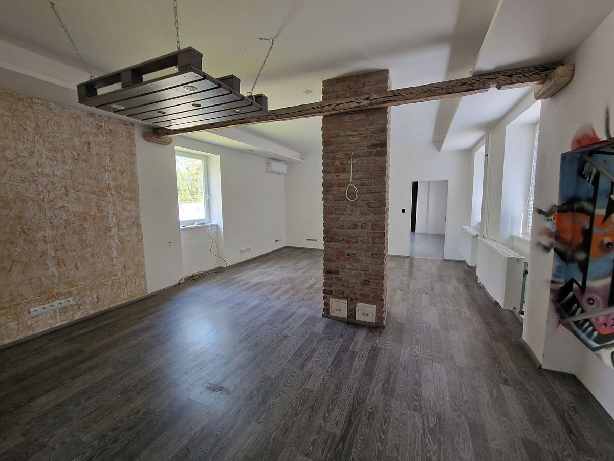 Pronájem kanceláře 203 m² – fotografie 2