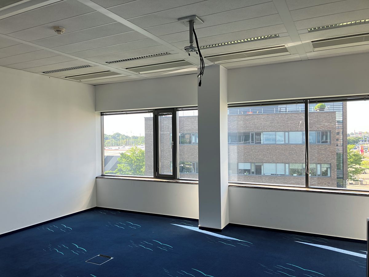 Pronájem kanceláře 403 m² – fotografie 5