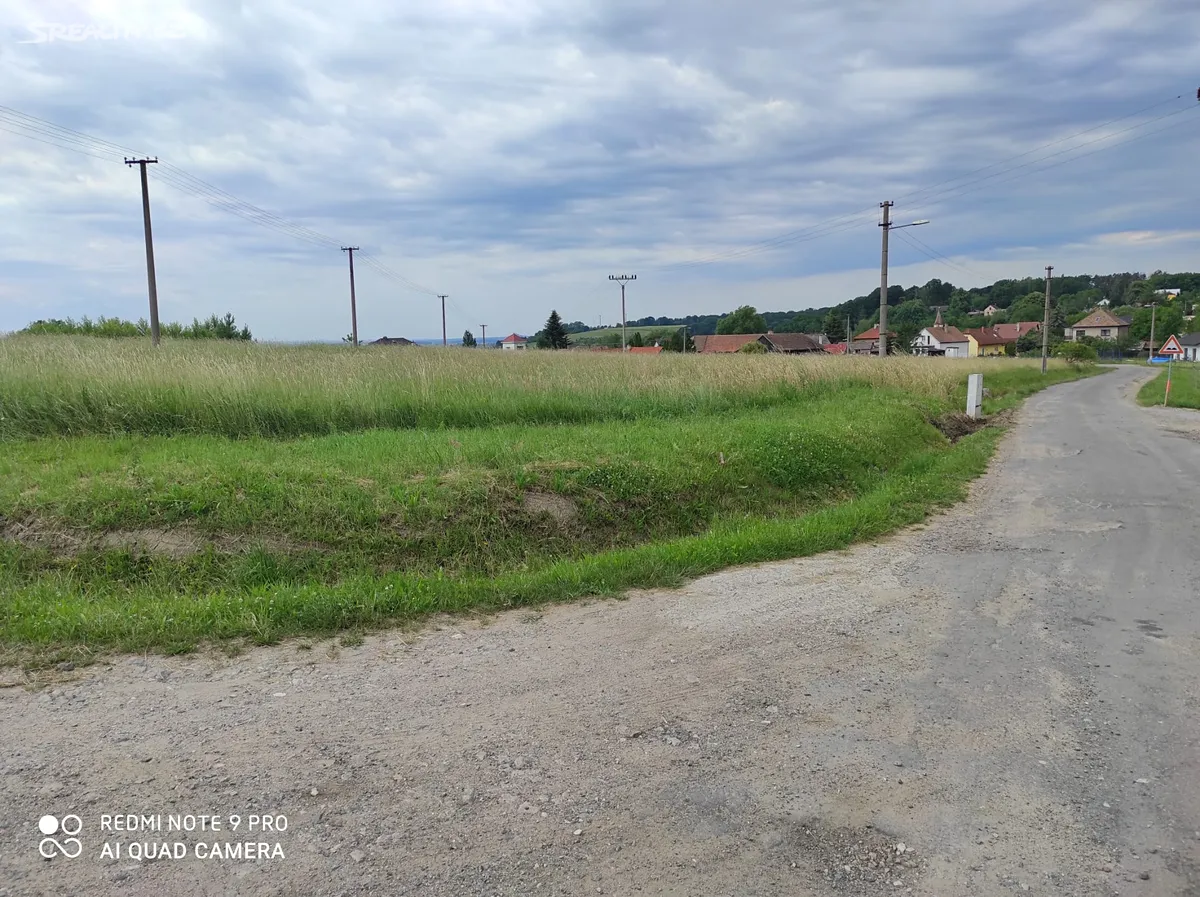 Prodej stavebního pozemku 1047 m² – pohled 4