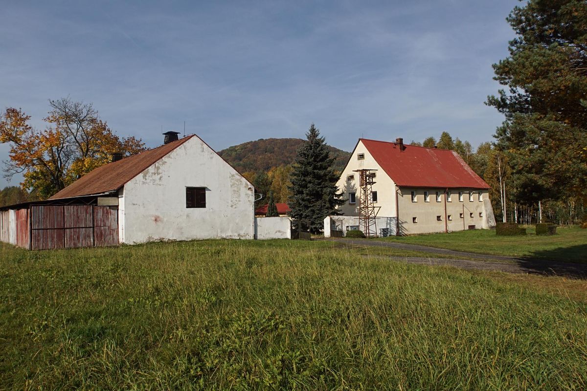 Prodej vícegeneračního domu 1000 m², pozemek 350913 m²