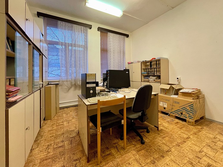 Комерційне приміщення на продаж, 1 600 м² (20 з 27)