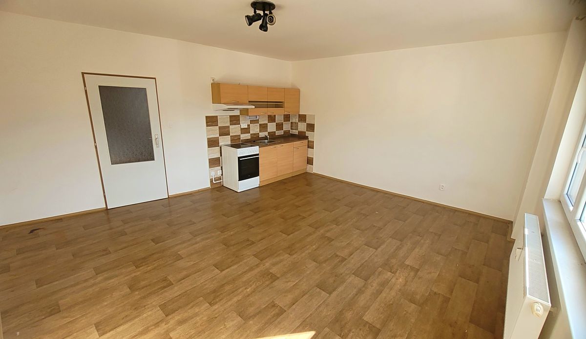Pronájem bytu 1+kk 33 m² – fotografie 2