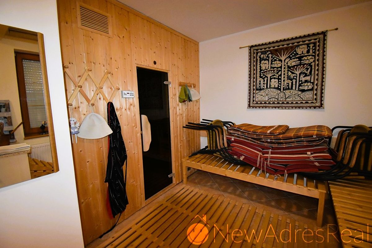 Prodej vily 220 m², pozemek 900 m² – fotografie 5