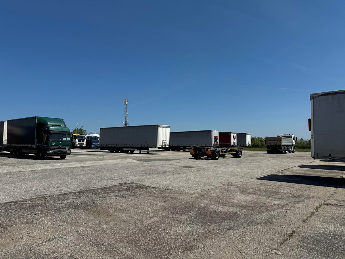 Pronájem komerčního pozemku 4000 m² – fotografie 4