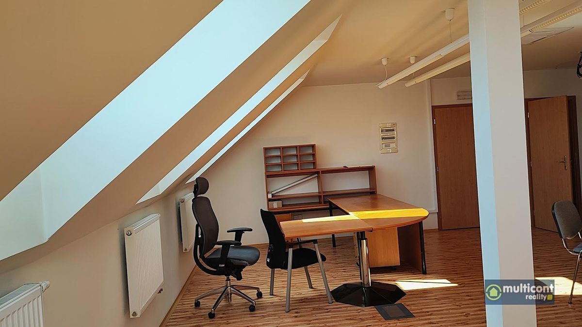 Pronájem kanceláře 118 m² – fotografie 4