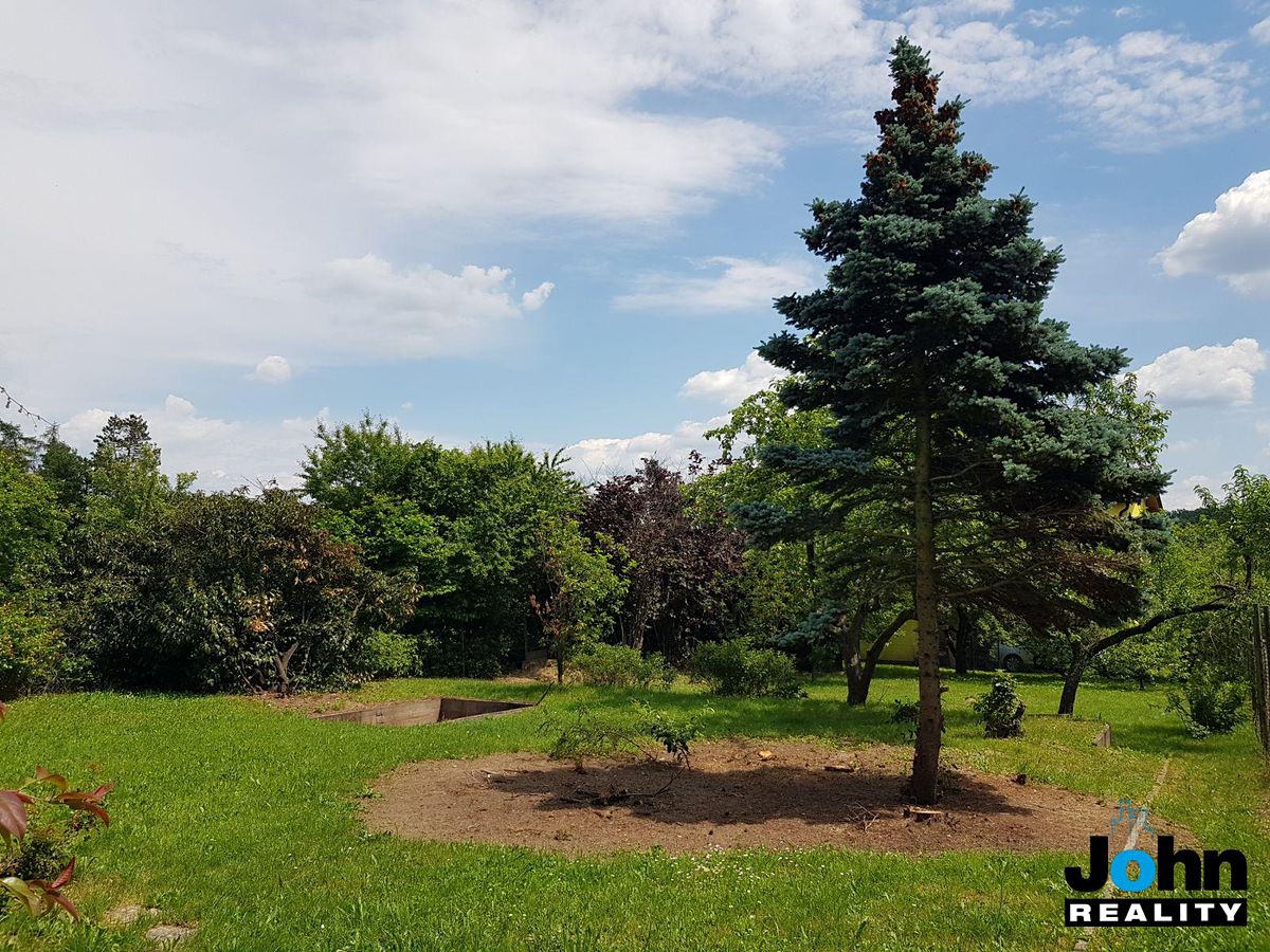 Prodej stavebního pozemku 884 m² – fotografie 2