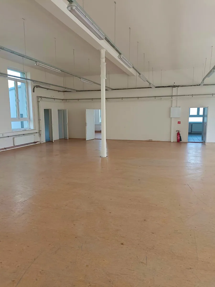 Pronájem výrobní haly, prostoru 372 m²