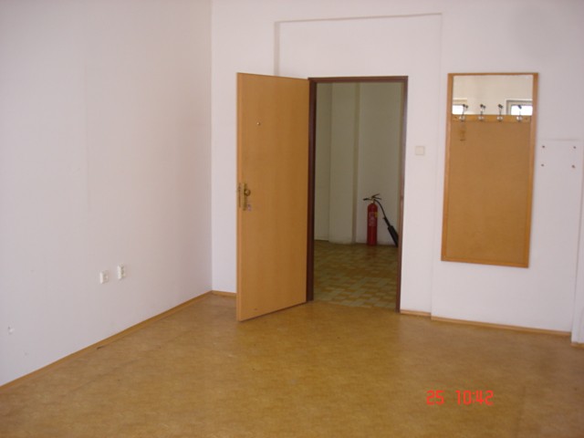 Pronájem komerčního prostoru, 15 m² (1 z 3)
