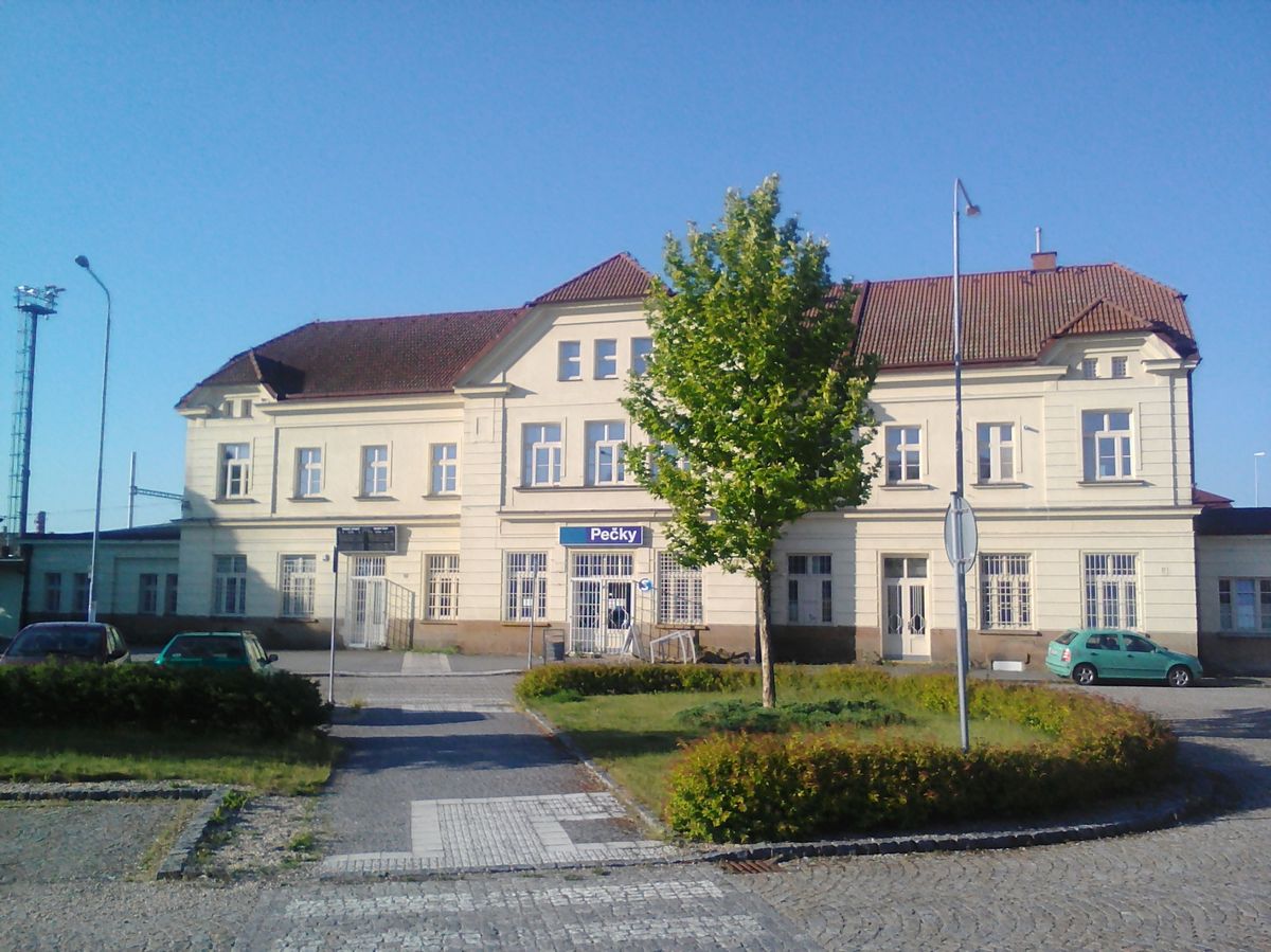 Pronájem obchodního prostoru 21 m², Pečky – fotka 1 z 3