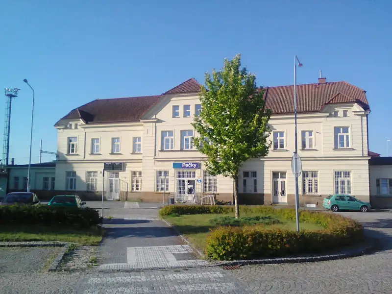 Pronájem obchodního prostoru 21 m², Pečky – náhled fotky 1