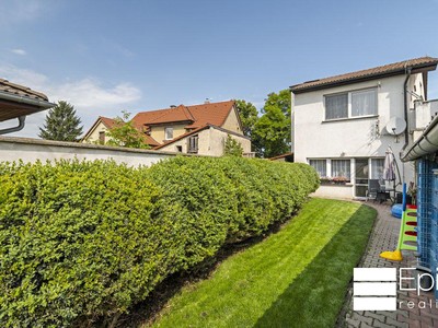 Prodej  rodinného domu 530 m², pozemek 714 m²