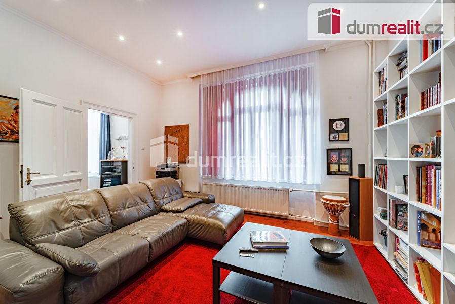 Prodej vily 290 m², pozemek 1219 m² – fotografie 2