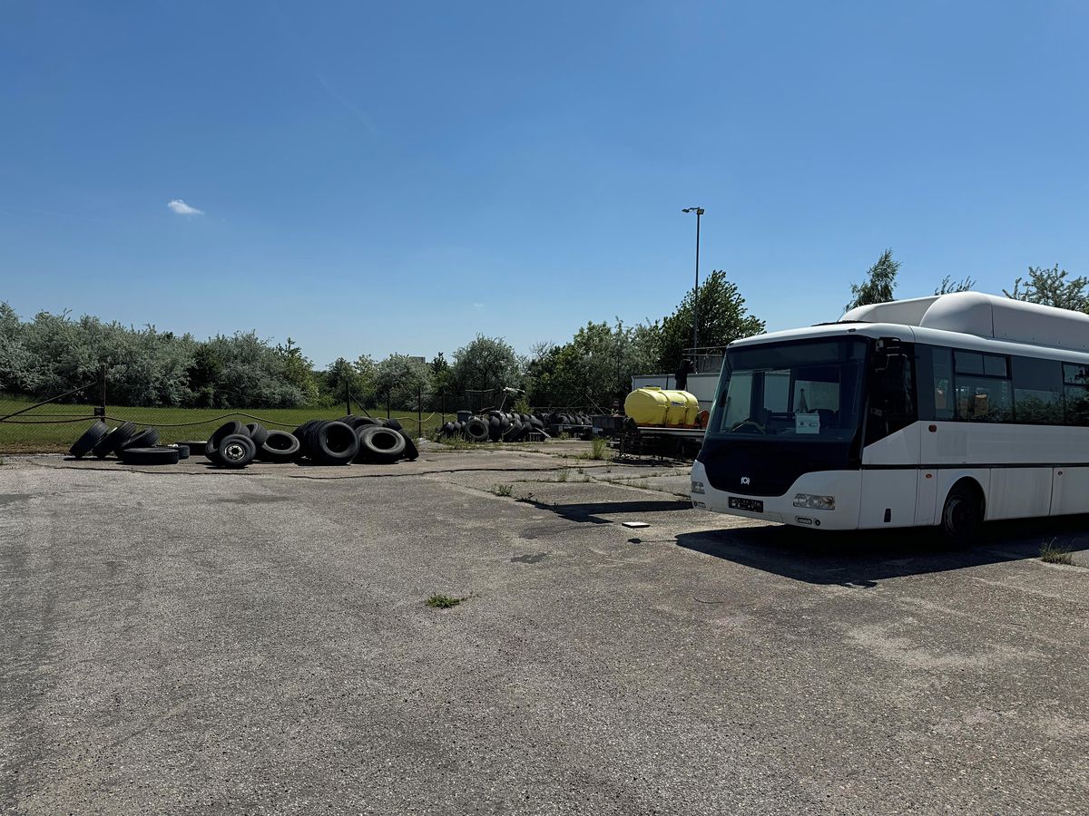 Pronájem komerčního pozemku 700 m²