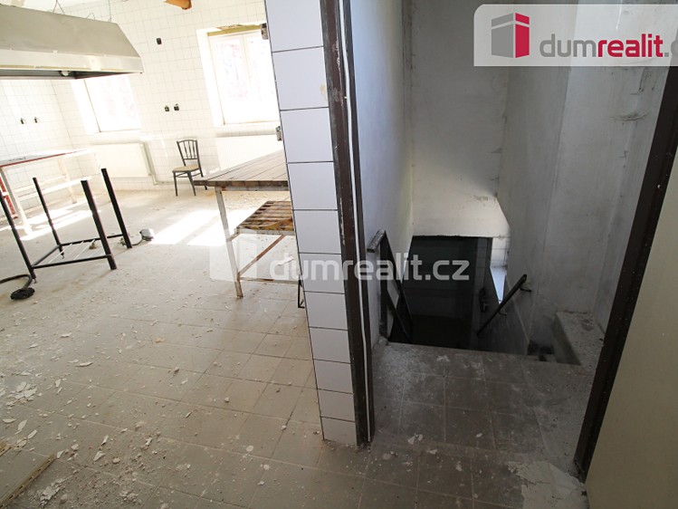 Prodej komerčního prostoru, 1 385 m² (12 z 34)