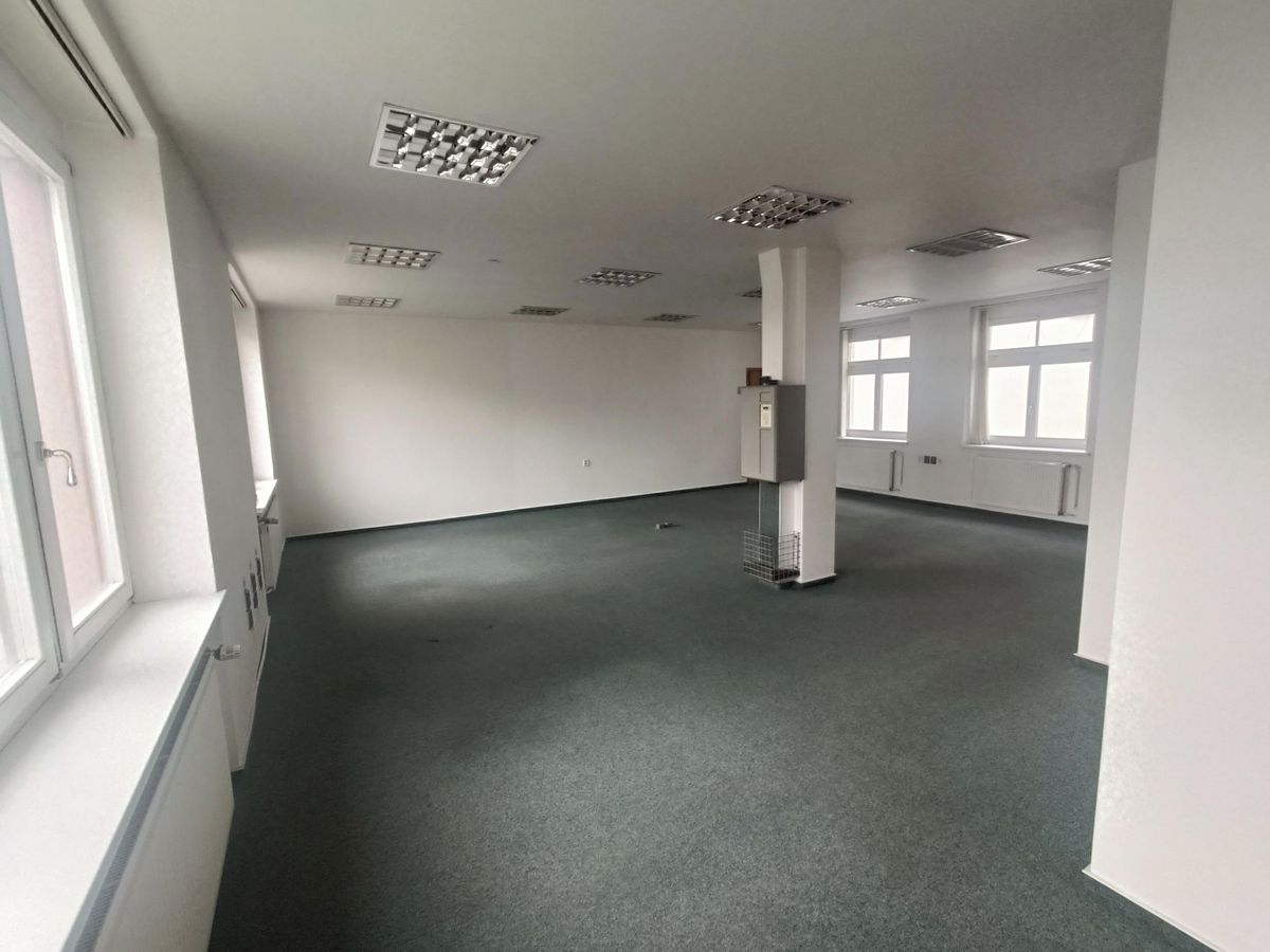 Pronájem kanceláře 56 m² – fotografie 2