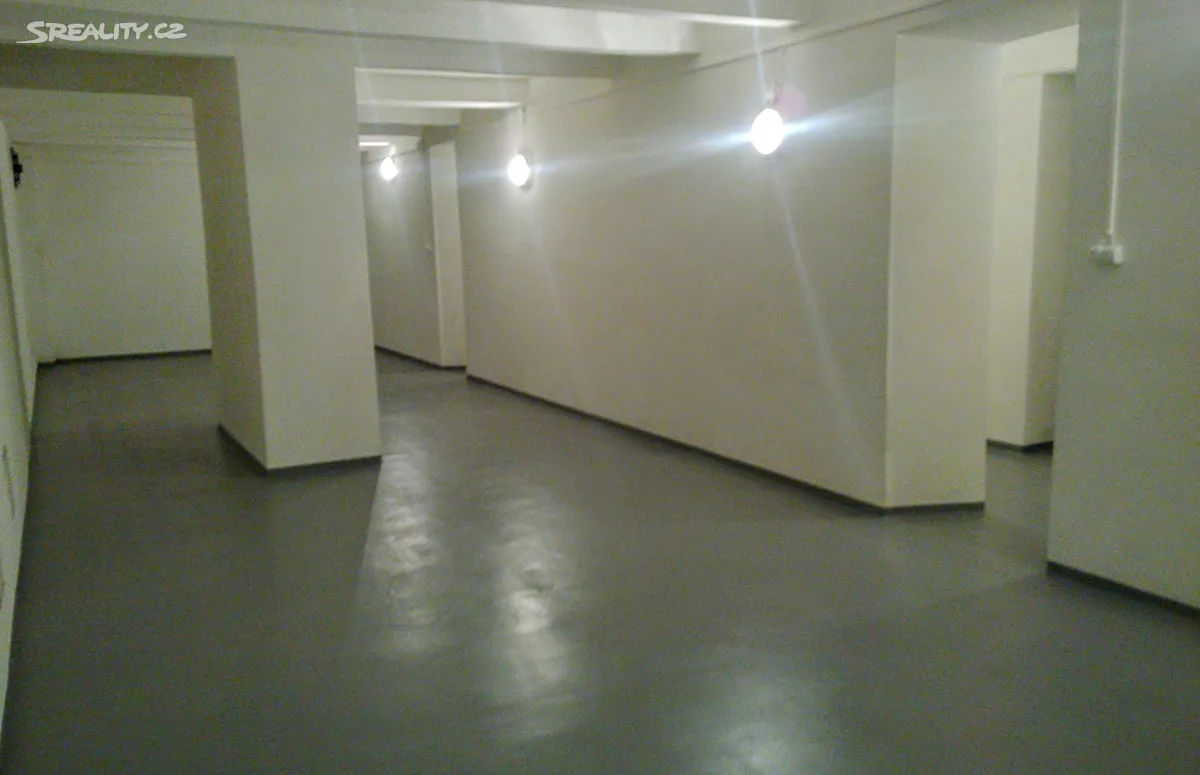 Prodej skladového prostoru 403 m², Praha