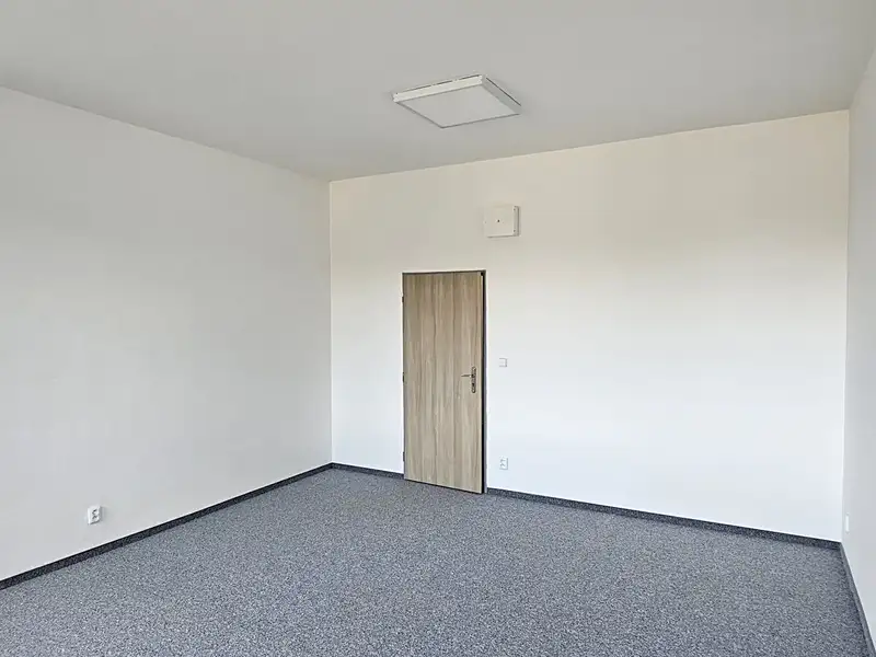 Pronájem kanceláře 16 m², Bučovice – náhled fotky 1
