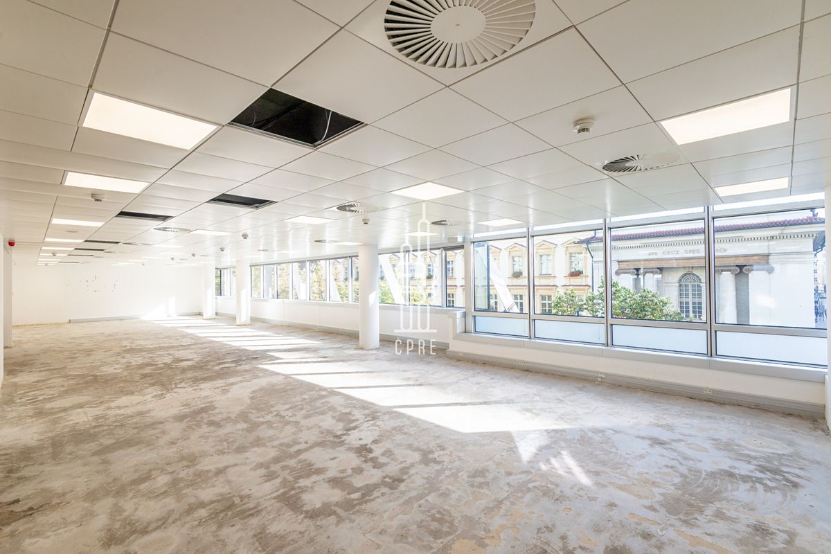 Pronájem kanceláře 674 m² – fotografie 3