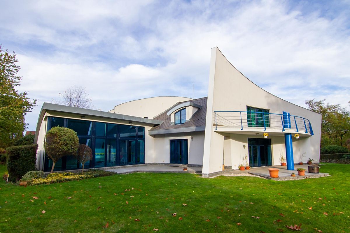Prodej vily 807 m², pozemek 5219 m² – fotografie 2