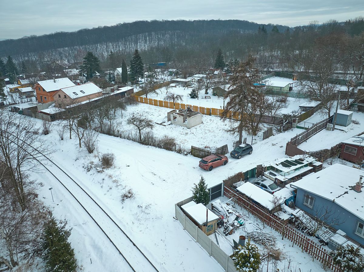 Prodej stavebního pozemku 999 m² – fotografie 2