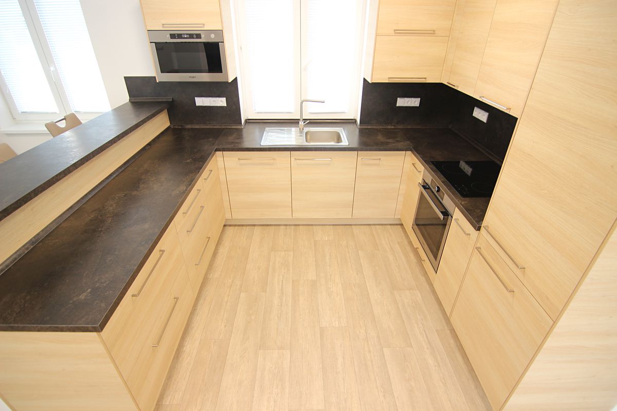 Prodej rodinného domu 225 m², pozemek 727 m² – fotografie 2