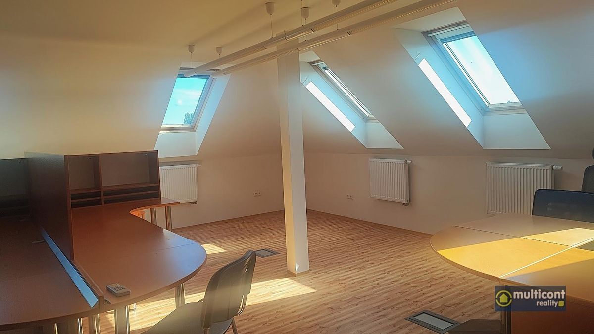 Pronájem kanceláře 118 m² – fotografie 3