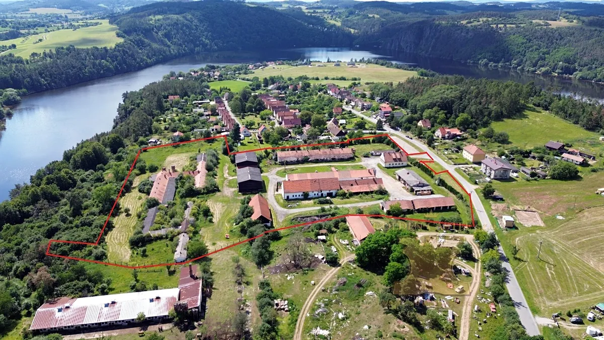 Prodej komerčního pozemku 40000 m²