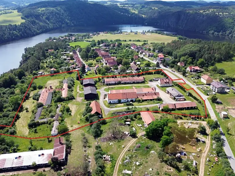 Prodej komerčního pozemku 40000 m², Dublovice – náhled fotky 1