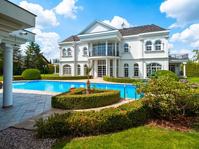 Prodej  vily 858 m², pozemek 2 845 m²