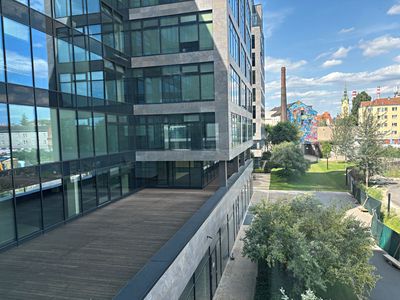 Pronájem kanceláře 893 m²