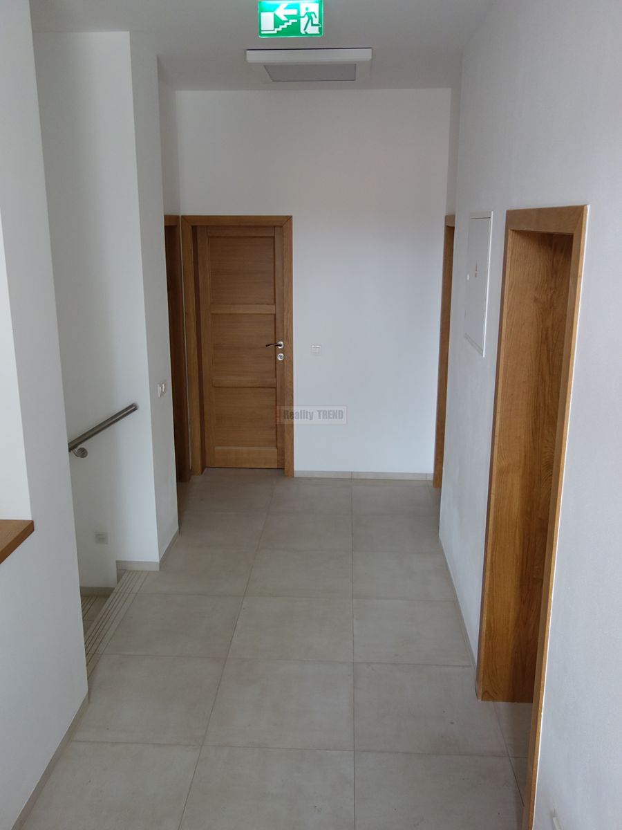 Pronájem kanceláře 100 m² – fotografie 2