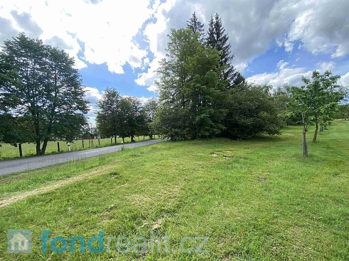 Prodej stavebního pozemku 1000 m² – fotografie 2