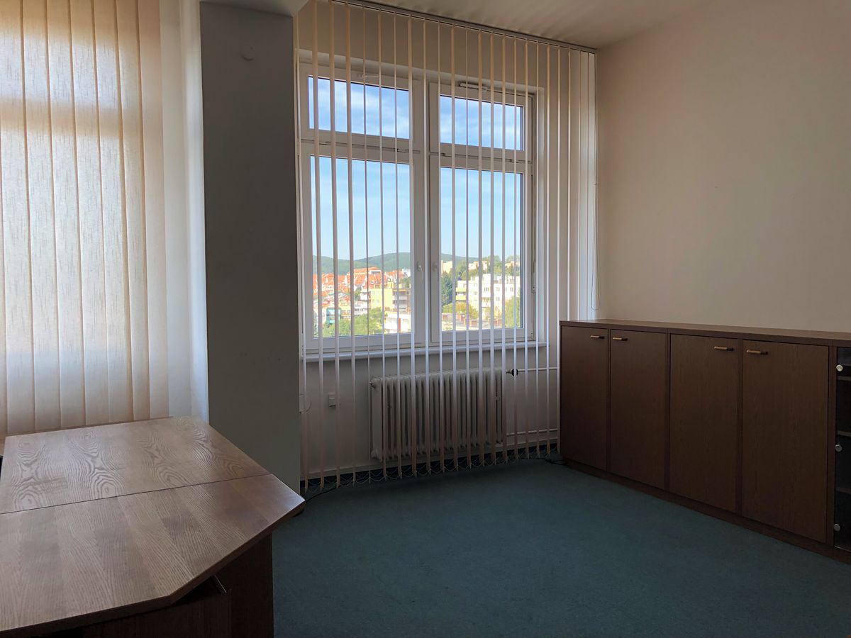 Pronájem kanceláře 95 m² – fotografie 3