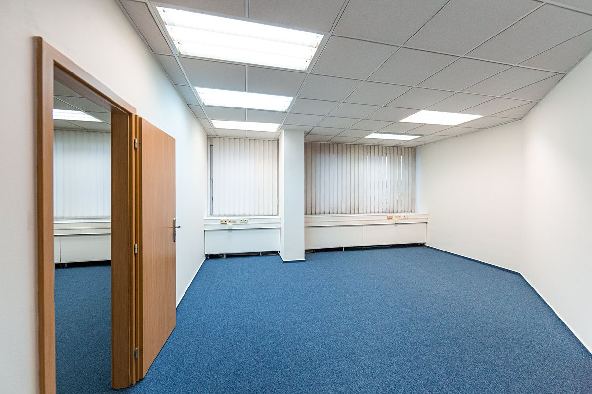 Pronájem kanceláře 89 m² – fotografie 3