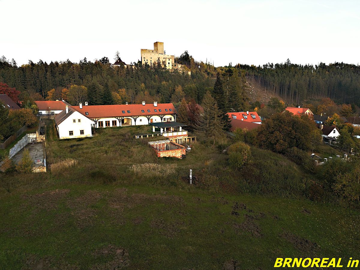 Prodej vícegeneračního domu 1150 m², pozemek 60133 m²