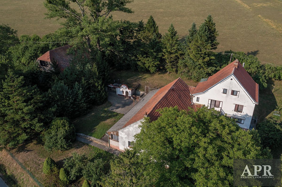 Prodej rodinného domu 240 m², pozemek 4669 m²