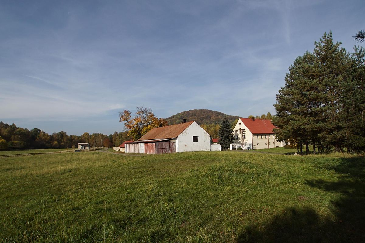 Prodej vícegeneračního domu 1000 m², pozemek 350913 m² – fotografie 2