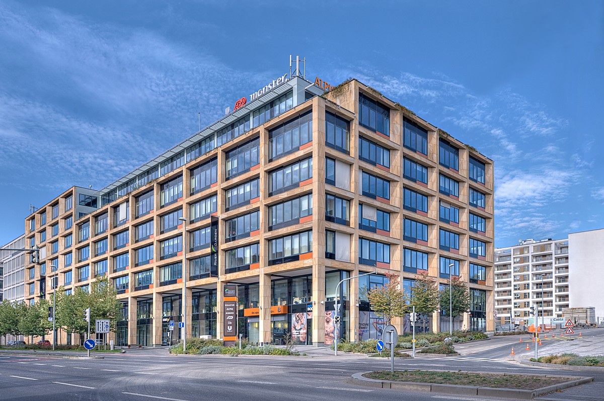 Pronájem kanceláře 1331 m²