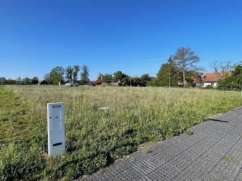 Prodej stavebního pozemku 1024 m², Divec – náhled fotky 1